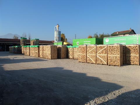 Blu Energia vanta un'esperienza ventennale nel settore del legno da ardere e del pellets per stufe